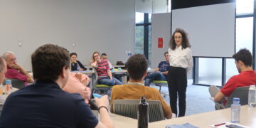 Palestra Janeiro Branco com dinâmica de grupo e engajamento de colaboradores