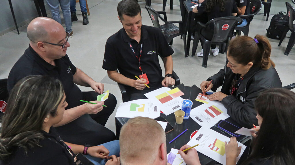 programa de arte colaborativa entre equipe