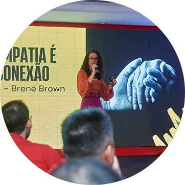 pessoa apresentando uma palestra corporativa para uma empresa Add reaction