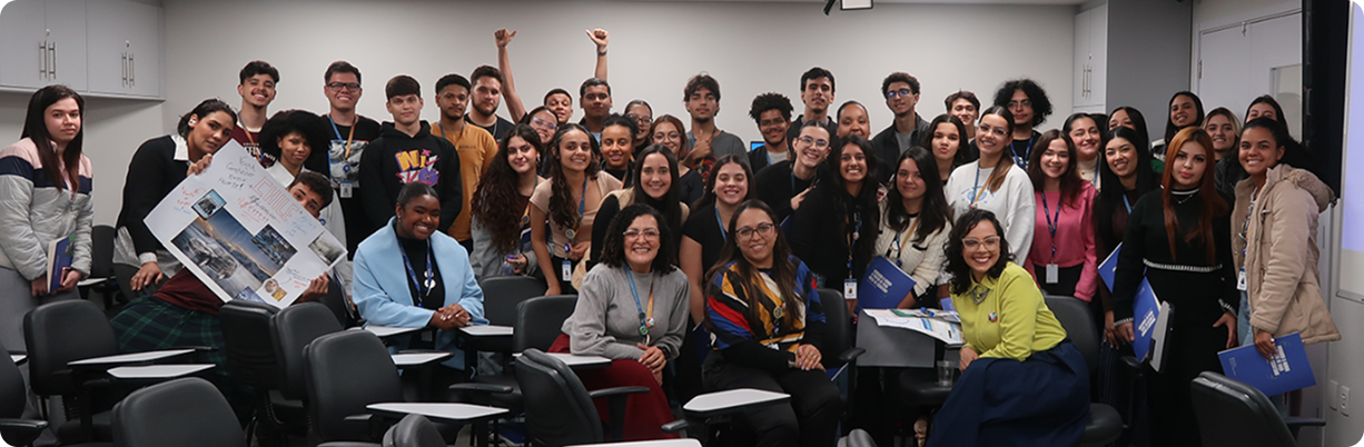 Foto com colaboradores que participaram do programa FutureGen focado em formação de estagiários e Treinee