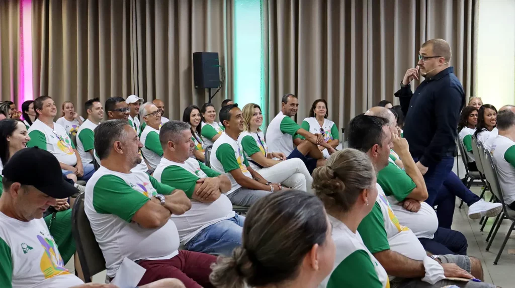 Palestra corporativa sendo apresentada para colaboradores