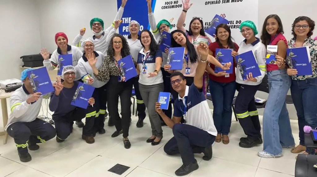 Colaboradores em pós workshop sobre temas empresariais diversos.