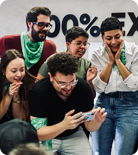 pessoas prestando atenção em um treinamento