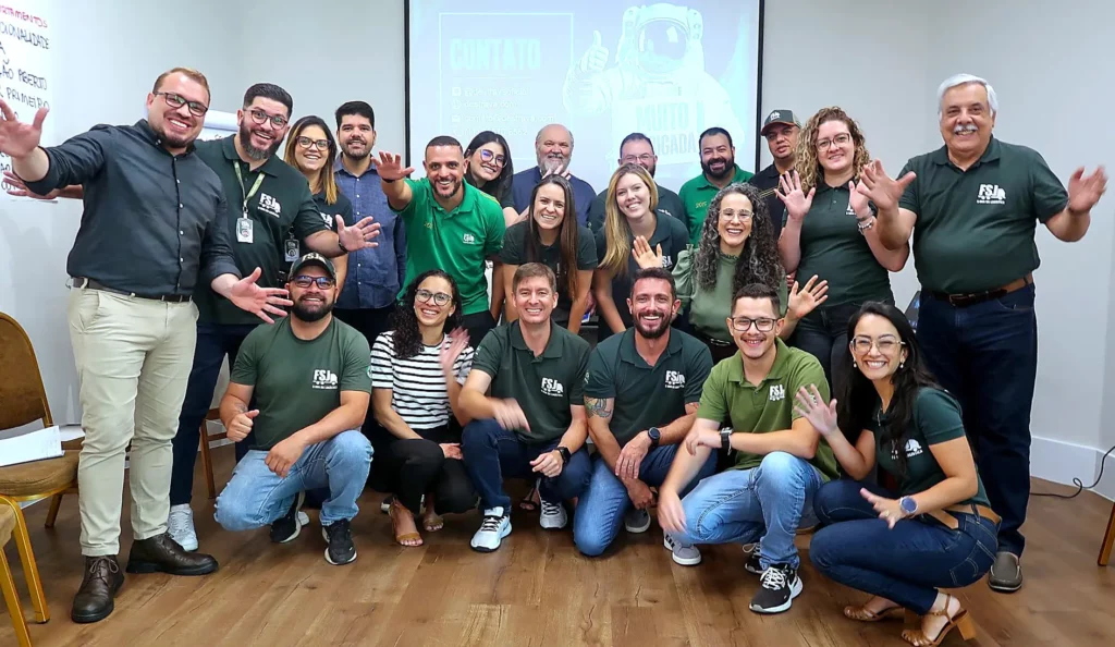 Colaboradores satisfeitos no pós workshop sobre temas personalizados.