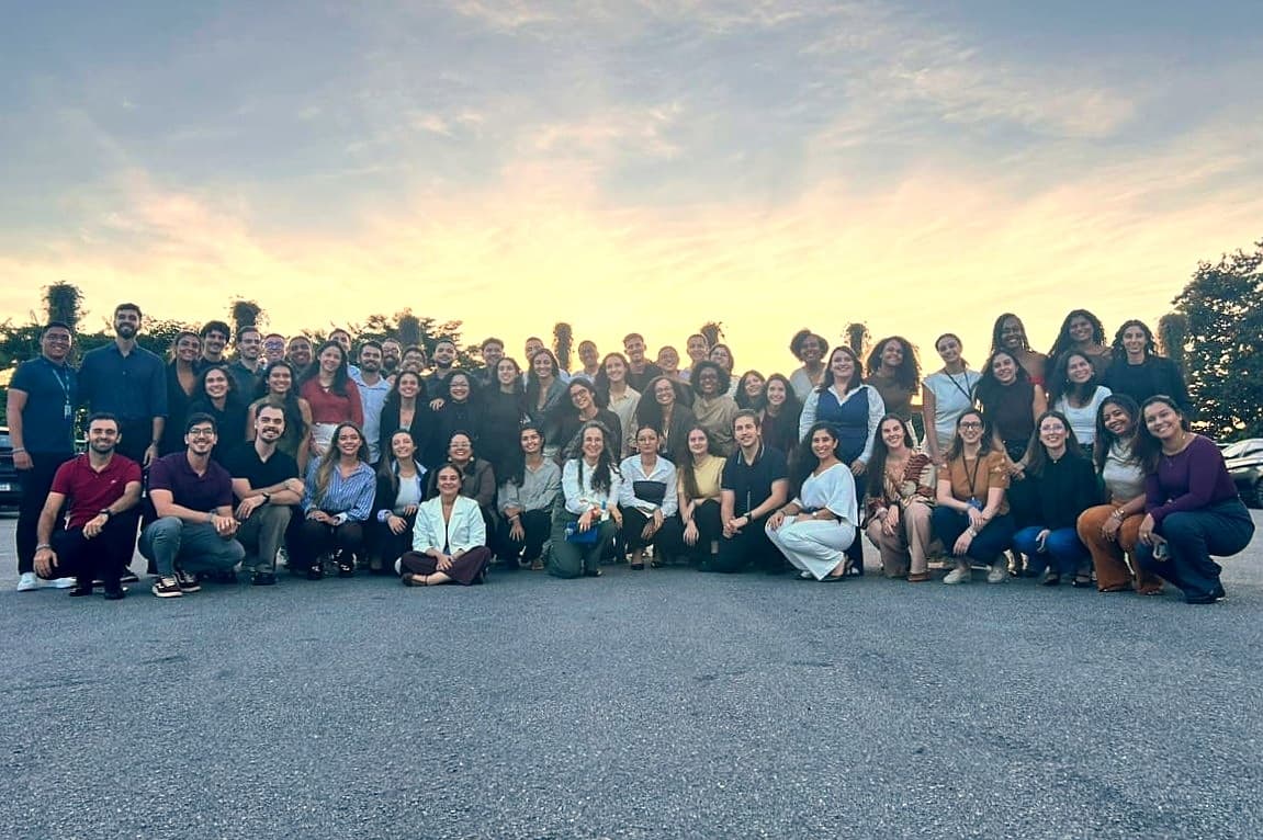 Pessoas reunidas para foto e muito satisfeitas com o pós workshop da Destrava.