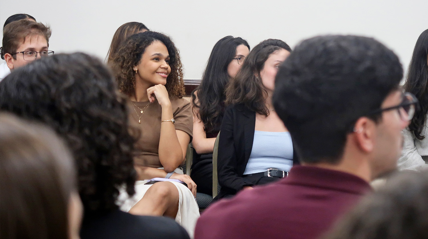 Trainees da Aegea durante dinâmica de abertura do programa de liderança para trainees, em Atibaia.